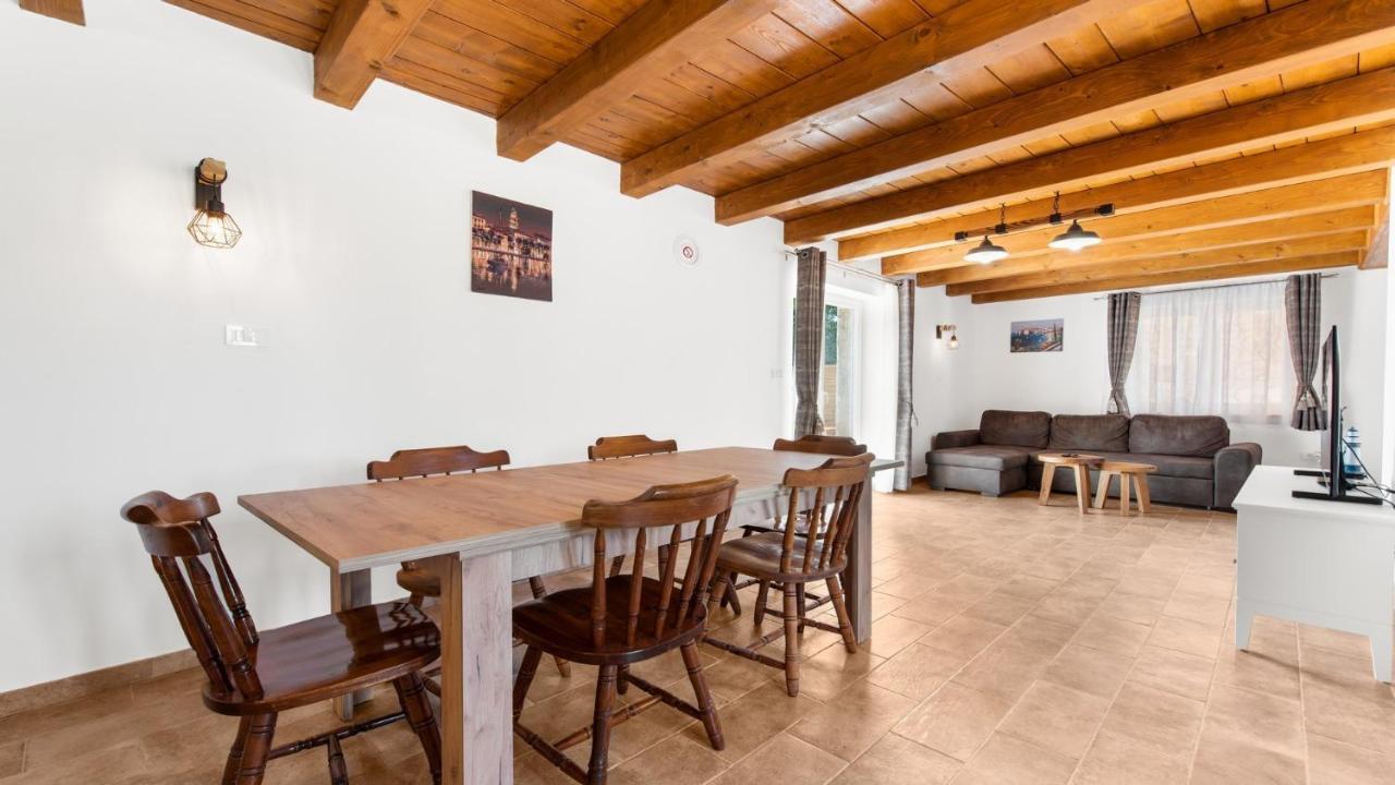 Holiday Home Lino Dajla Esterno foto